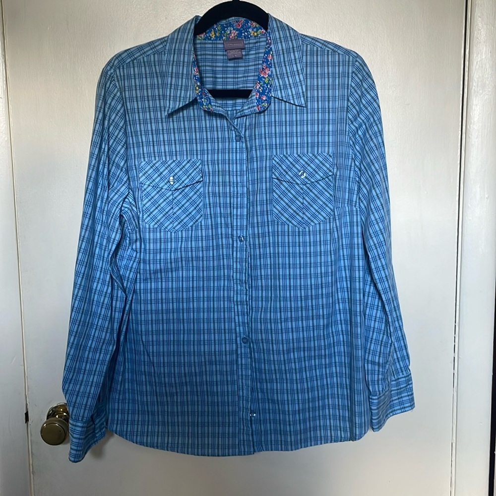 Laura Scott Blue button up with black & blue stripes. Large. Flower trim. Nice